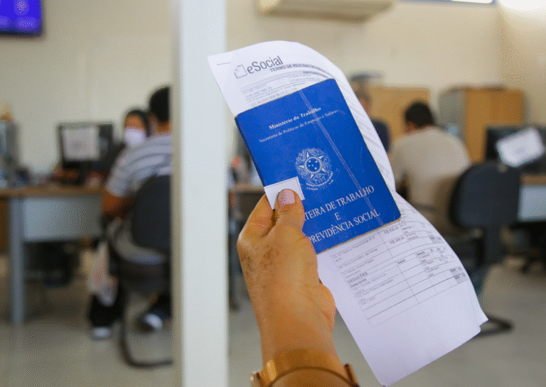 Agências do trabalhador começam a semana com 698 vagas de emprego disponíveis