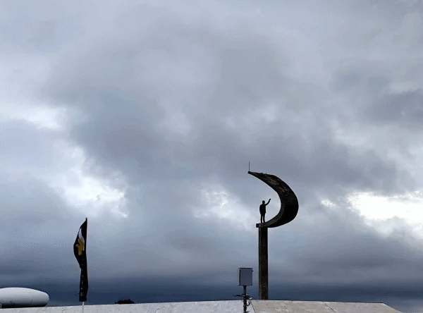 Terça-feira de céu nublado e tempo frio, com possibilidade de…