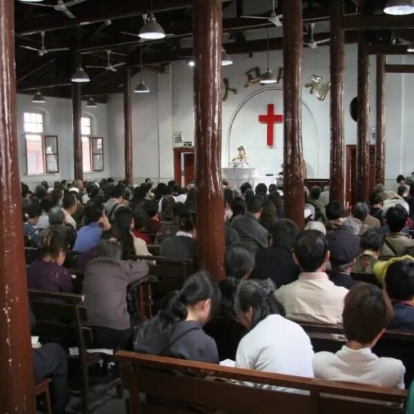 Igrejas na China forçadas a louvar o Partido Comunista