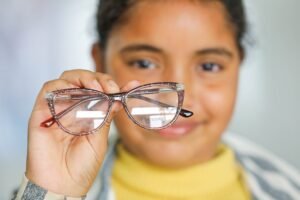 Projeto leva oftalmologia e odontologia gratuitas para crianças e adolescentes em oito cidades