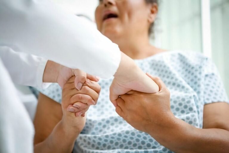 Médicos especialistas têm seleção com salários de até R$ 18 mil 