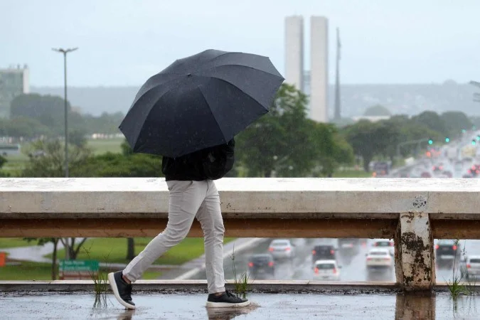 Clima: DF está sob aviso laranja para chuvas intensas, alerta Inmet