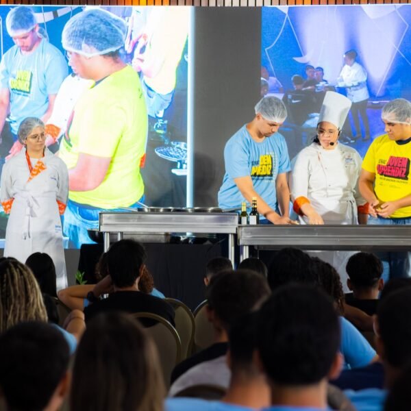 Parceria oferece qualificação em gastronomia e tecnologia para público jovem