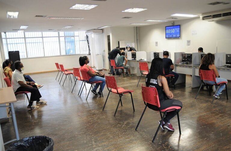 Agências do trabalhador têm mais de 1,5 mil vagas de emprego nesta sexta-feira (29)