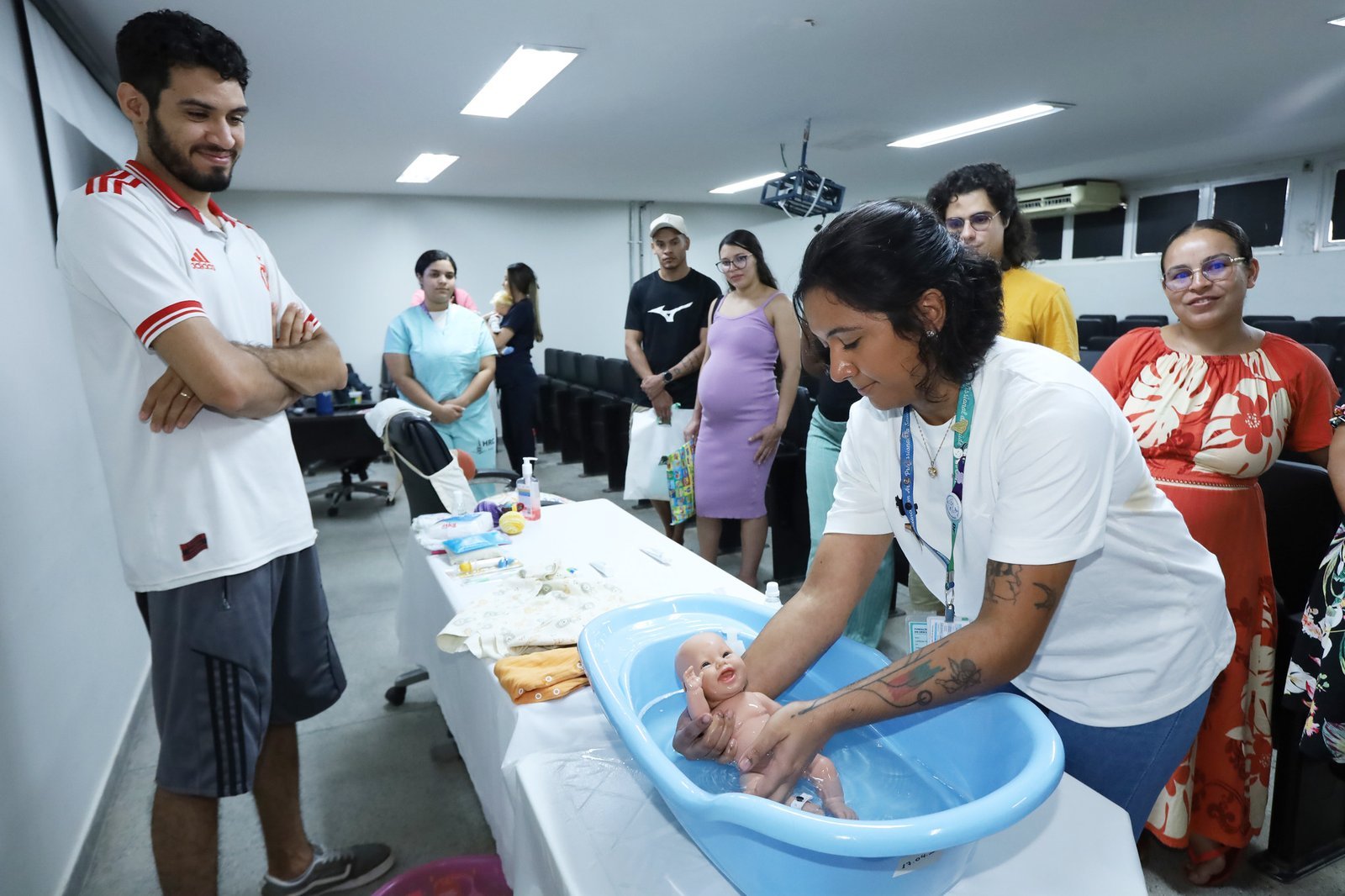 Oficina no Hospital Regional de Ceilândia ensina cuidados com recém-nascidos
