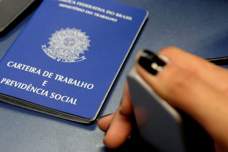 Agências do trabalhador oferecem mais de 1,8 mil vagas de emprego nesta terça-feira (27)